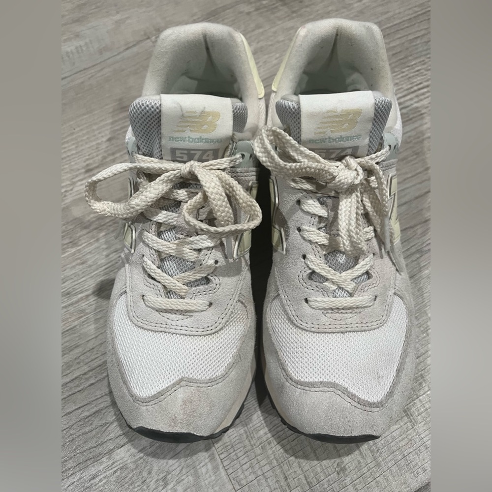 New balance 574 size 9 women’s white excellent condition